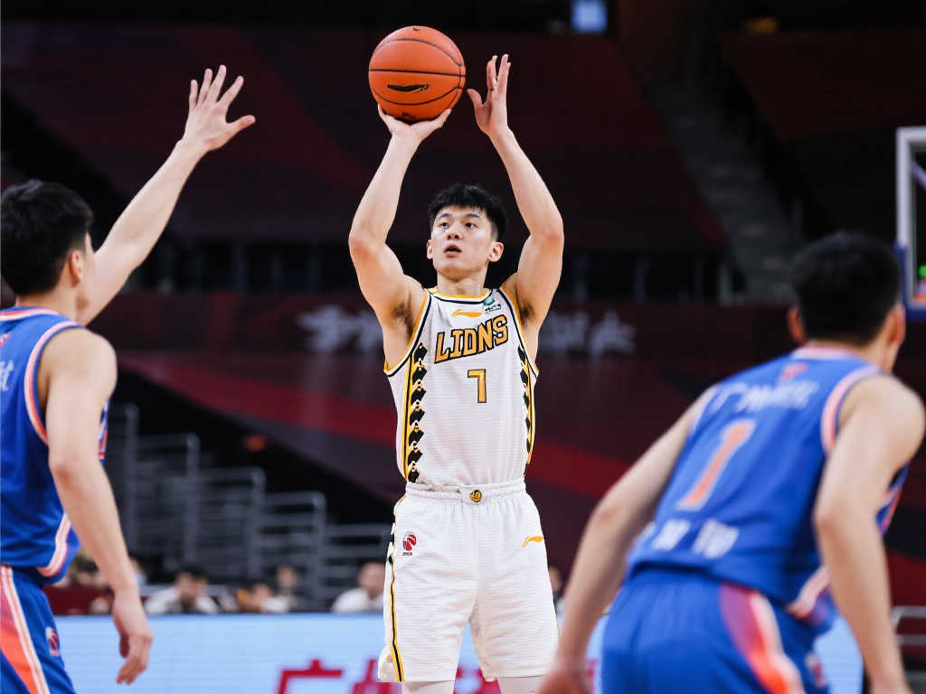 侯永永转会反转！不去成都回云南，享受顶薪，签约2年，前往泰国.